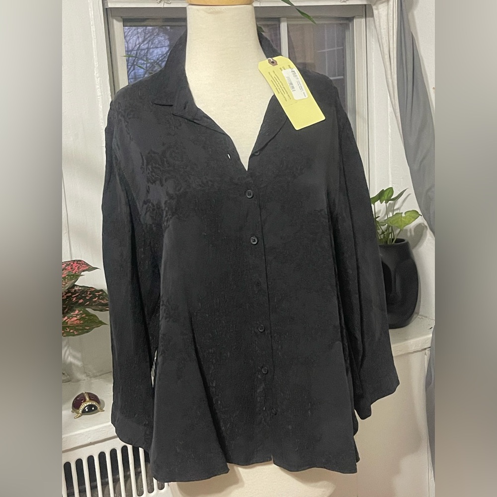 Raquel Allegra Black Button-Front Jacquard Blouse